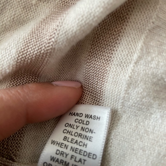 Women’s Banana Republic cardigan size L - Picture 4 of 4